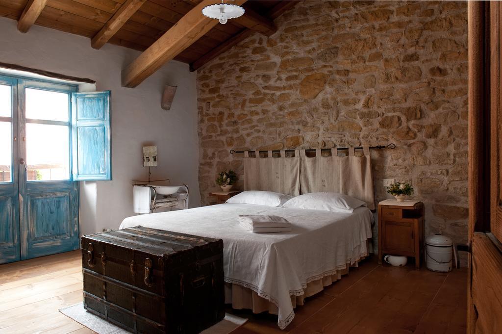 Domu Antiga Bed & Breakfast Gergei Eksteriør bilde