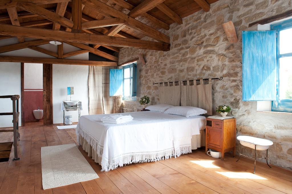 Domu Antiga Bed & Breakfast Gergei Eksteriør bilde