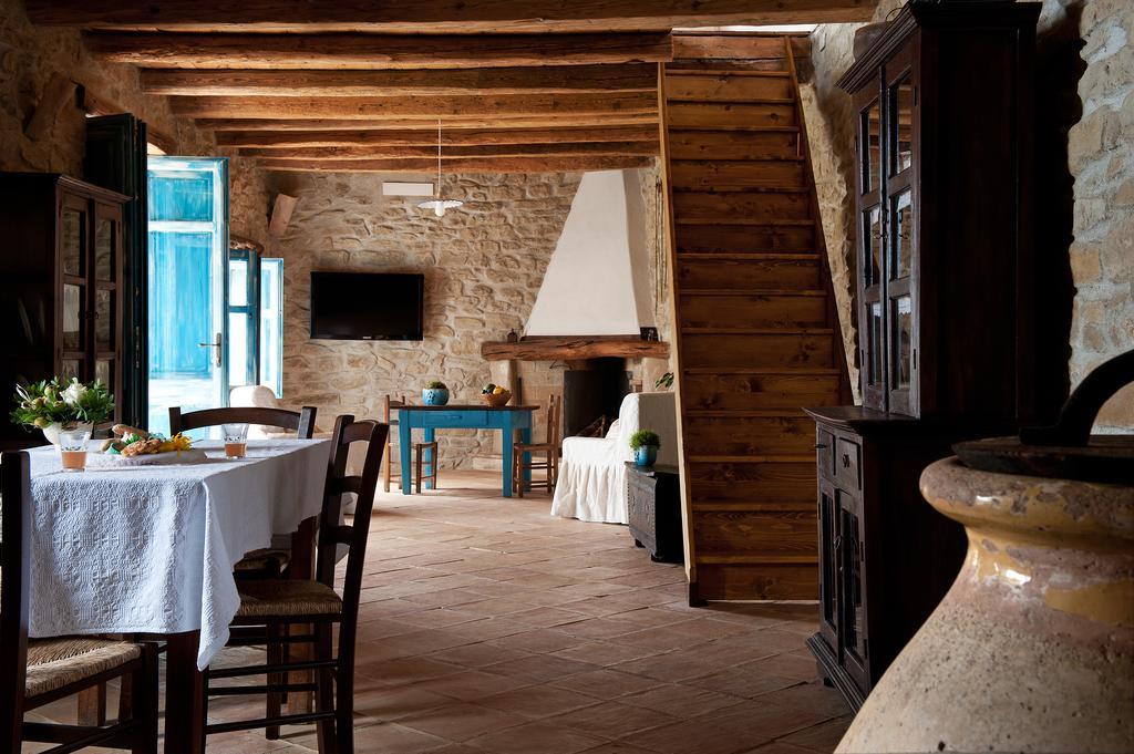 Domu Antiga Bed & Breakfast Gergei Eksteriør bilde