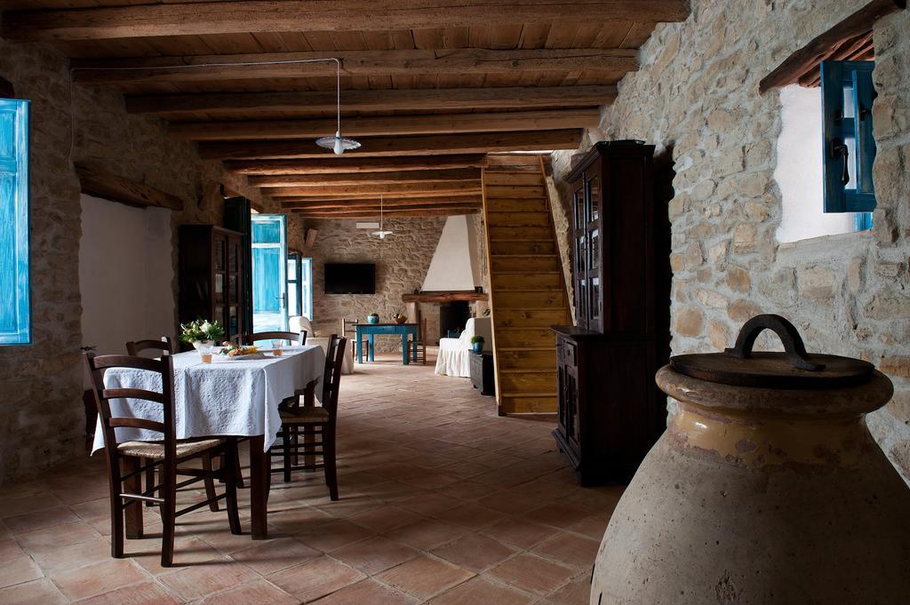 Domu Antiga Bed & Breakfast Gergei Eksteriør bilde