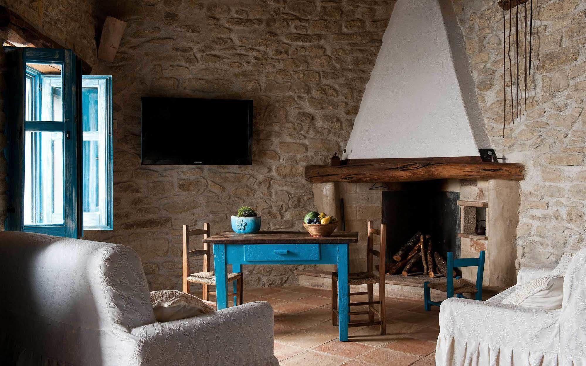 Domu Antiga Bed & Breakfast Gergei Eksteriør bilde